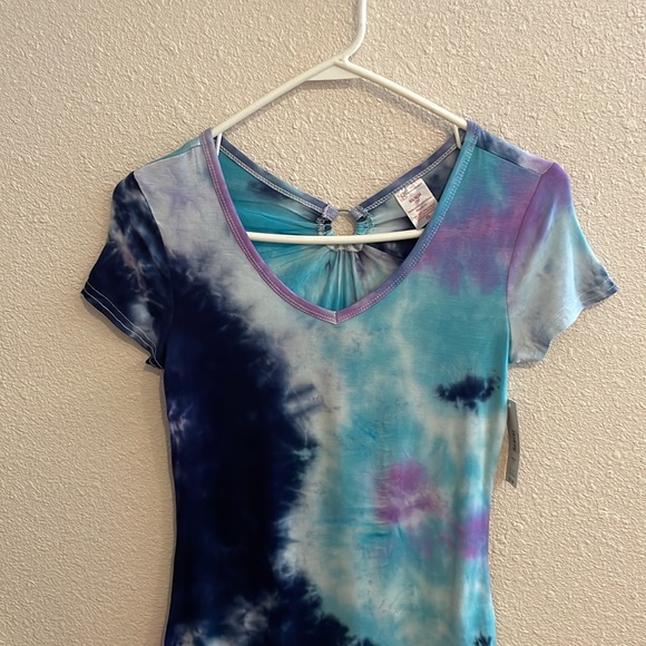 NWT TYE DYE VNECK TOP BLUE AND PURPLE Y2K vibes various sizes - Picture 4 of 8